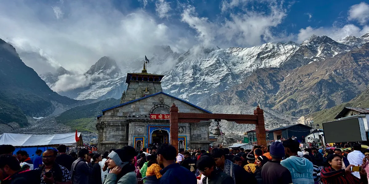 beautiful view and weather condition around Kedarnath temple