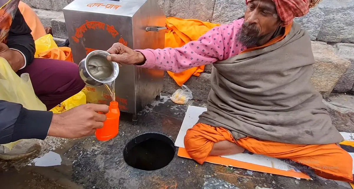 saint distributing holy water from amrit kund at Kedarnath