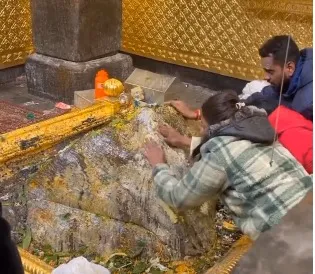 kedarnath temple inside photos
