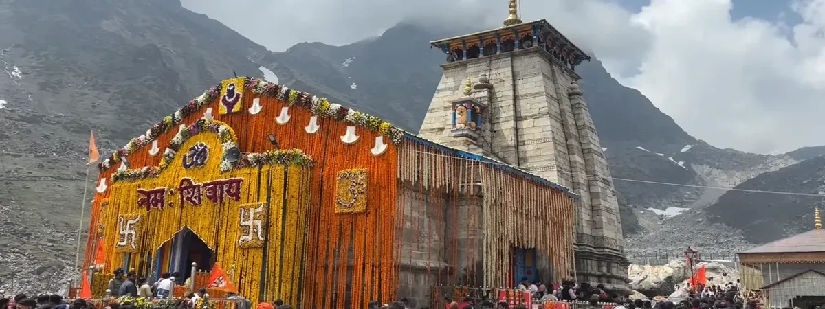 kedarnath temple photo wide view of the temple