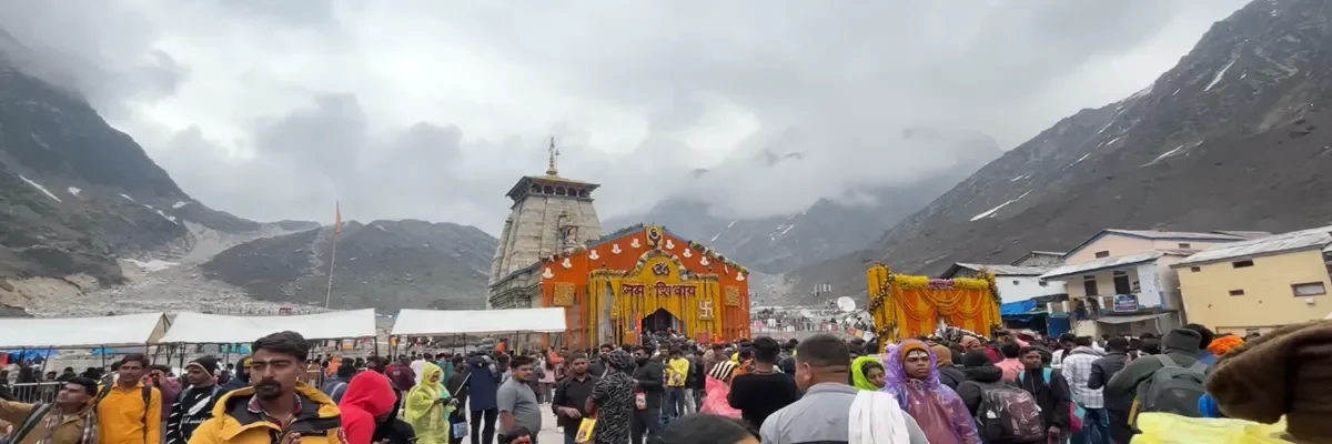 kedarnath temple photo wide view of the temple complex