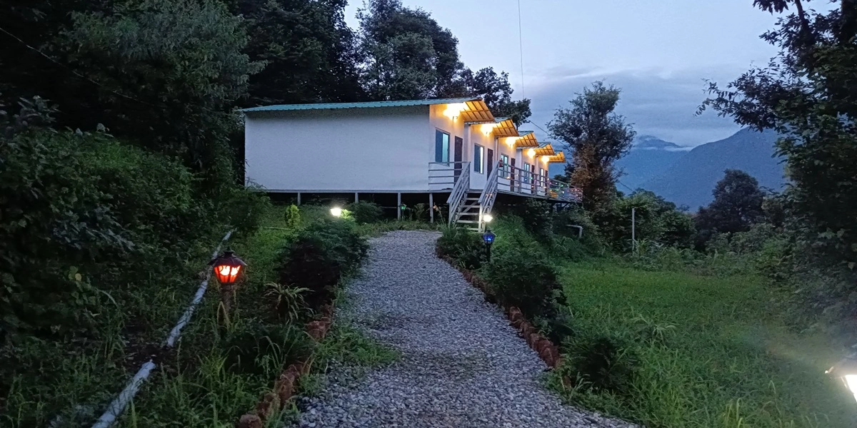 beautiful musafir resort image in the evening