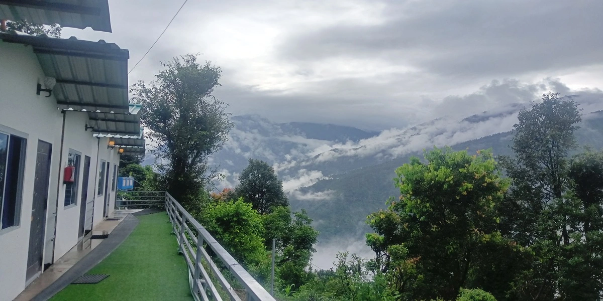 beautiful view of chaukhambha peak from the musafir resort