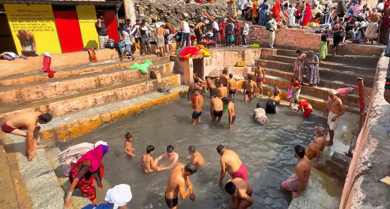 gaurikund hot water spring in gaurikund uttarakhand