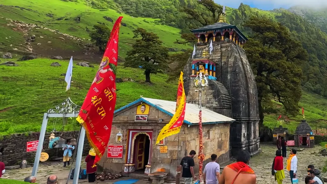 madhyamaheshwar temple uttarakhand where the navel of lord shiva is worshipped