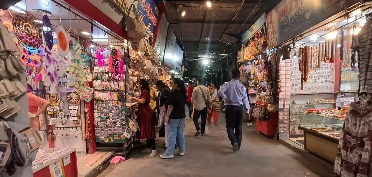 rishikesh market at night time