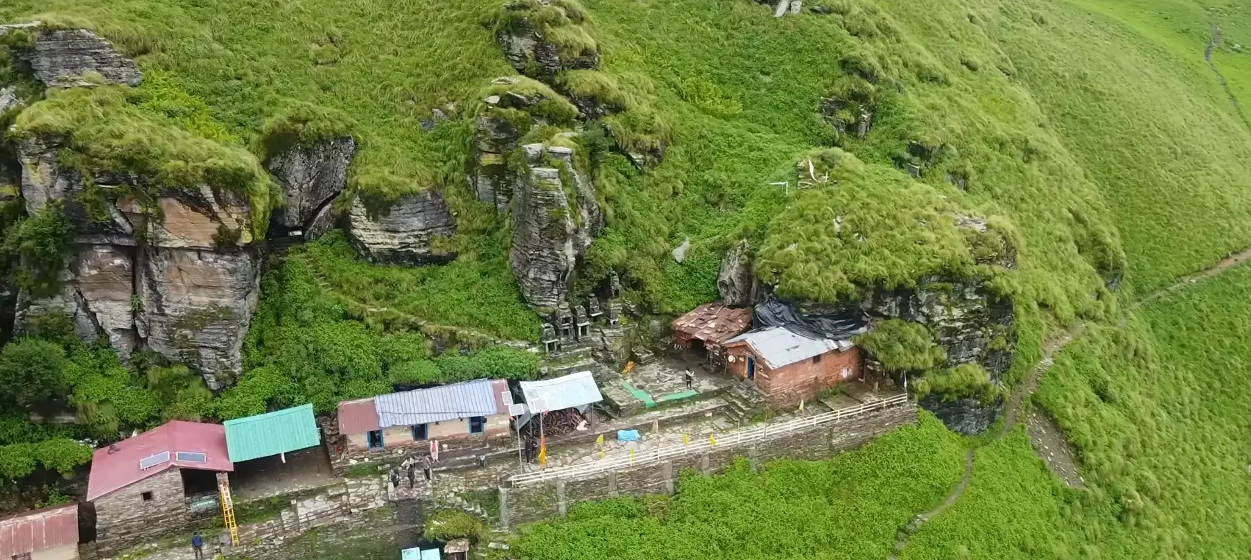 rudranath temple in uttarakhand surrounding views