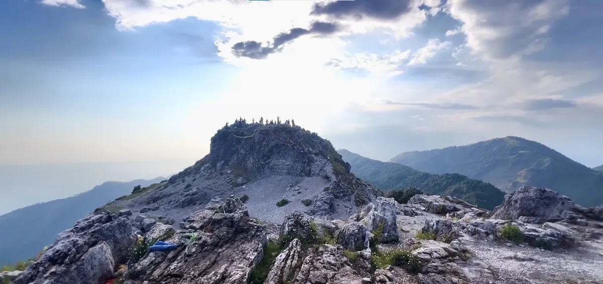 george everest peak image
