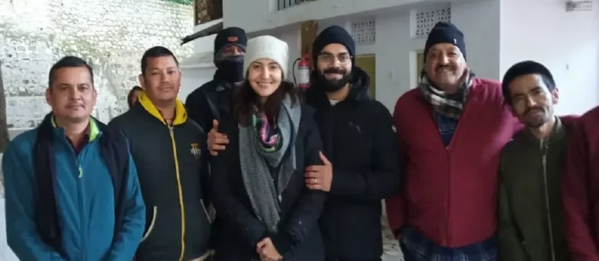 virat kohli and anushka sharma in kainchi dham
